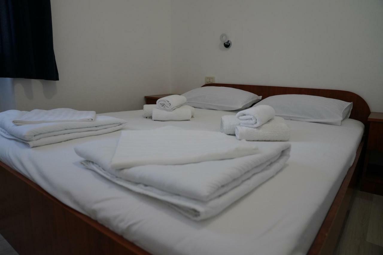 Sesar Apartments Krk - No. 2 Vinko Krk Town Extérieur photo