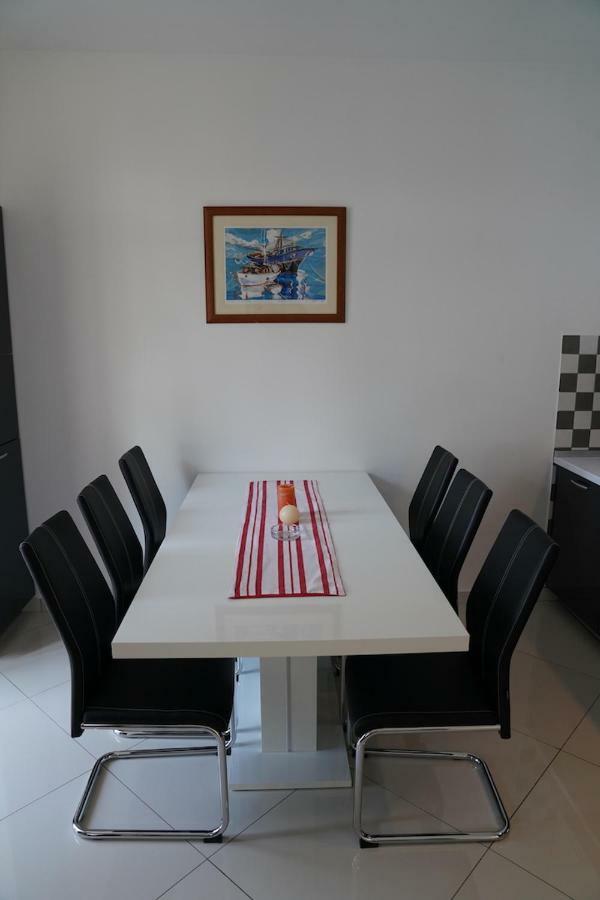 Sesar Apartments Krk - No. 2 Vinko Krk Town Extérieur photo