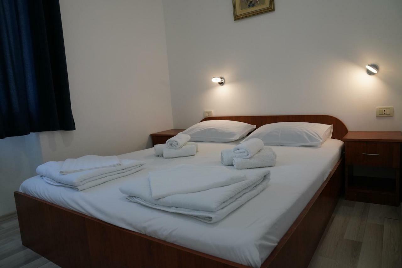 Sesar Apartments Krk - No. 2 Vinko Krk Town Extérieur photo