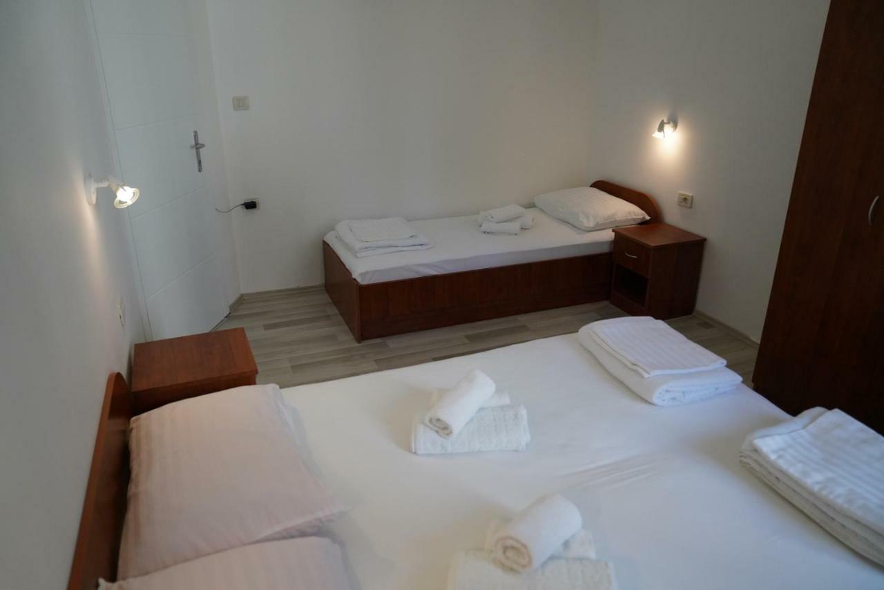 Sesar Apartments Krk - No. 2 Vinko Krk Town Extérieur photo