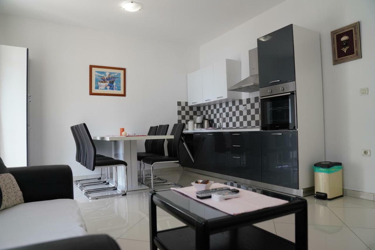 Sesar Apartments Krk - No. 2 Vinko Krk Town Extérieur photo