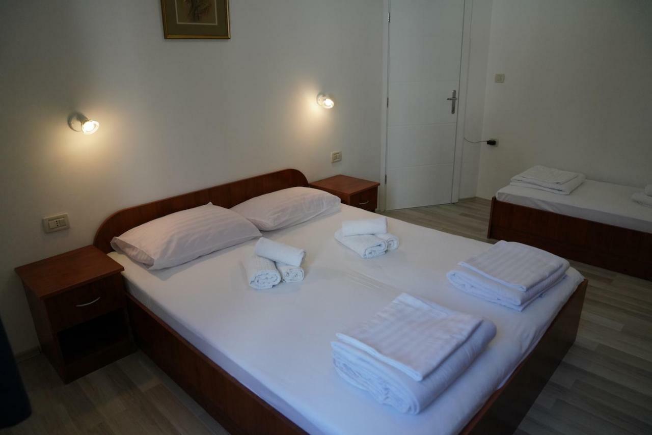Sesar Apartments Krk - No. 2 Vinko Krk Town Extérieur photo
